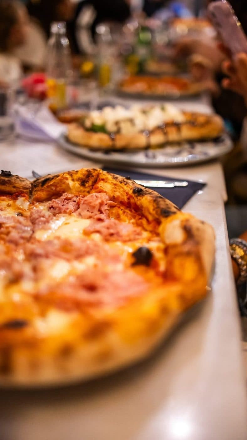 Pizzas sur la table un vendredi midi à Ransart