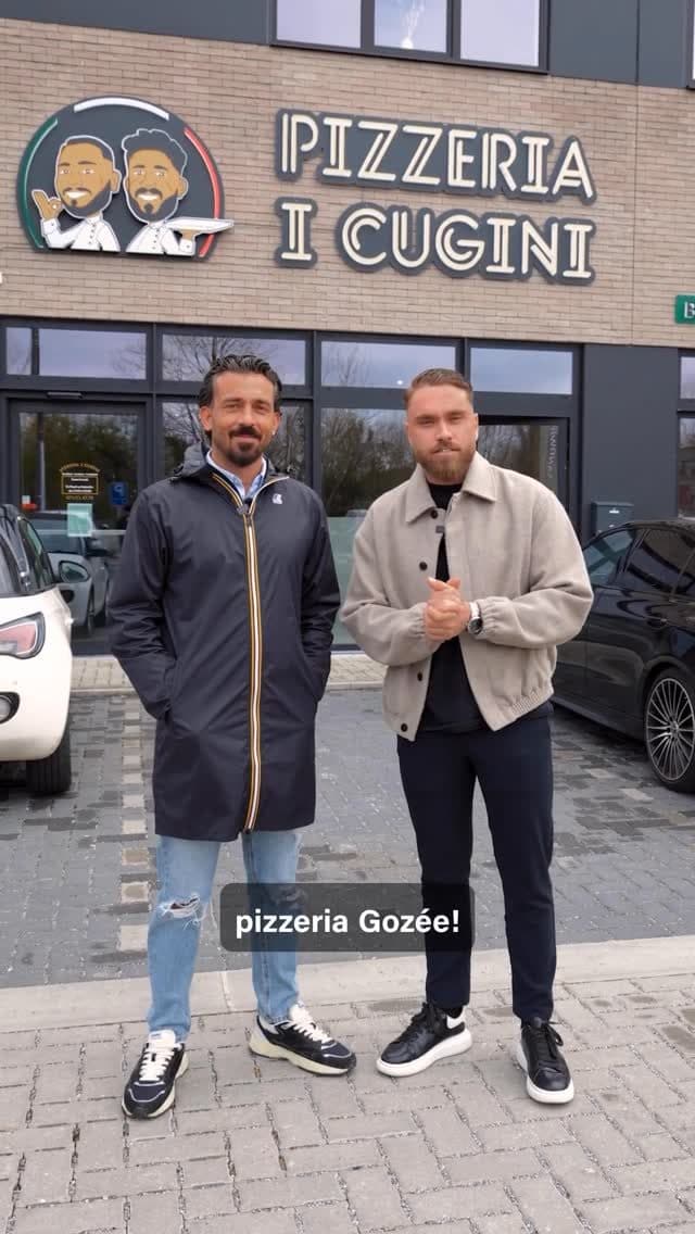 Les deux cousins devant la pizzeria de Gozée